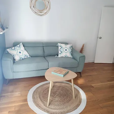 Apartment Petite Maison Avec Jardin, 15 Min, Paris 25 Min